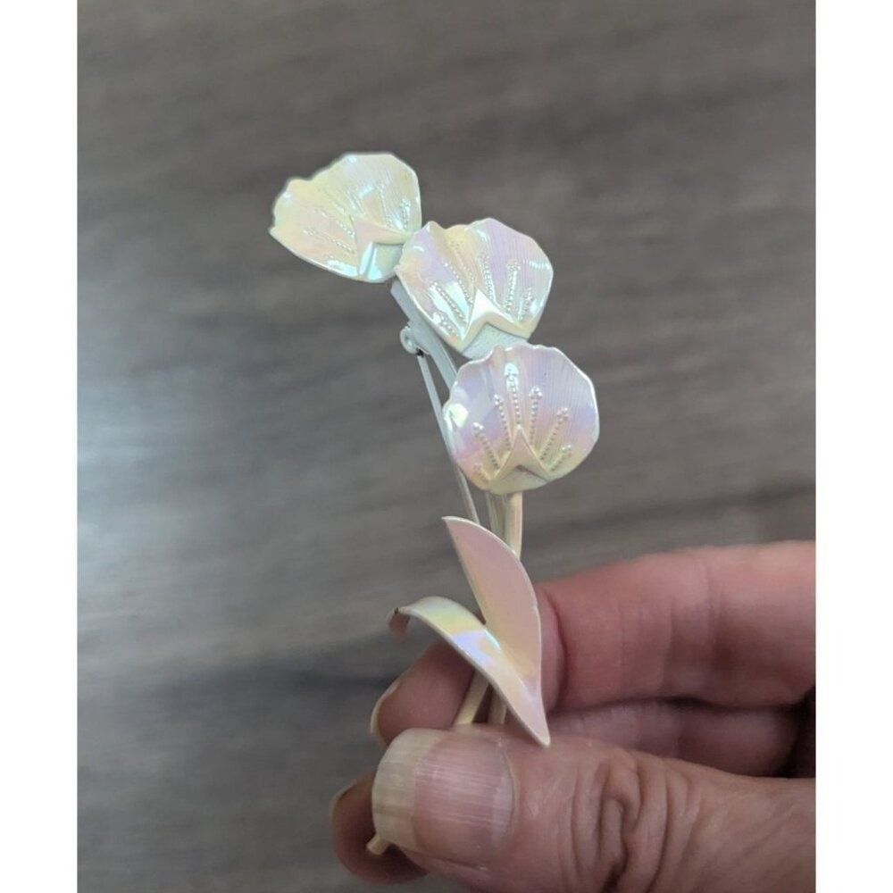 Vintage Iridescent Pearl Finish Triple Flower Brooch Mid Century Floral Pin 3.5" - Picture 6 of 8